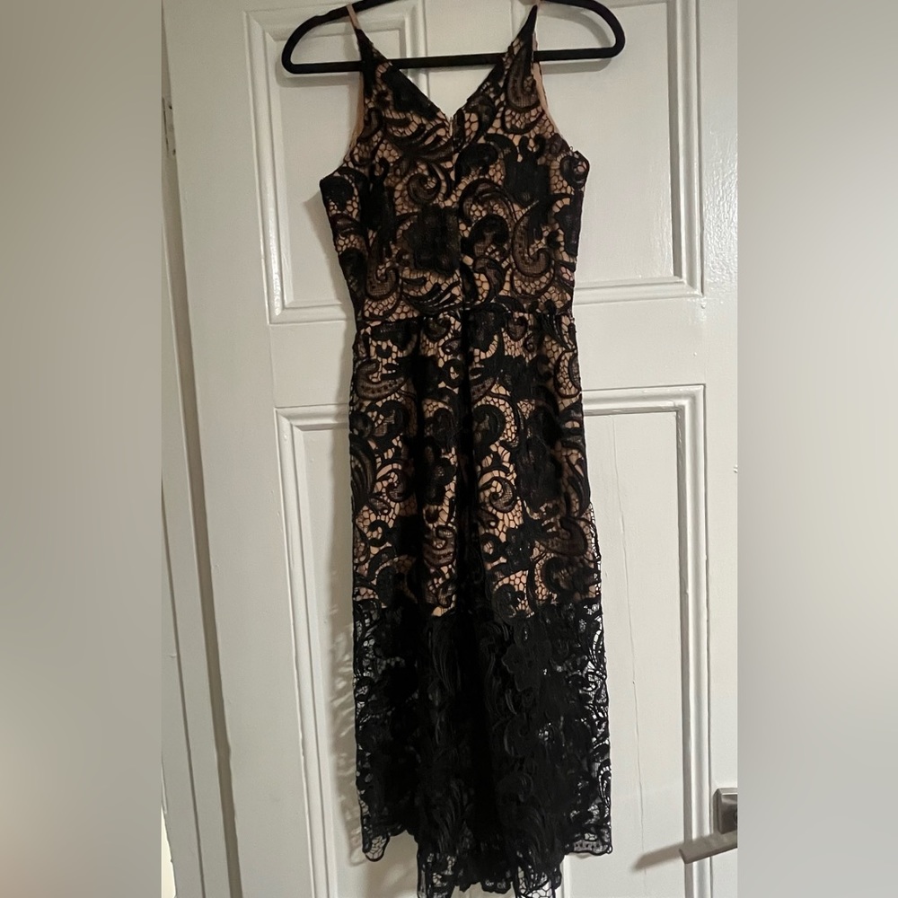 DRESS THE POPULATION Marion Lace Romper Jumpsuit - Picture 4 of 6